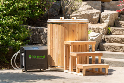 Outdoor wooden cold plunge tub with closed lid, Canadian-made for home cold therapy